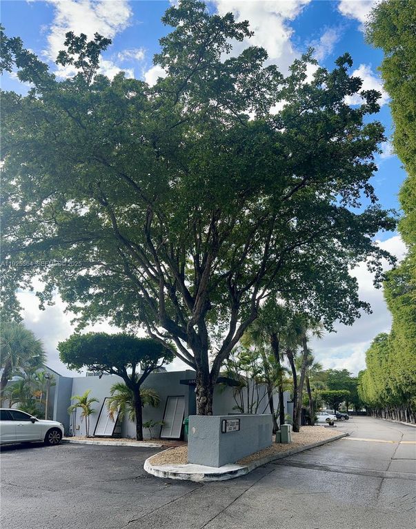 6442 Milk Wagon Ln, Miami Lakes, FL 33014