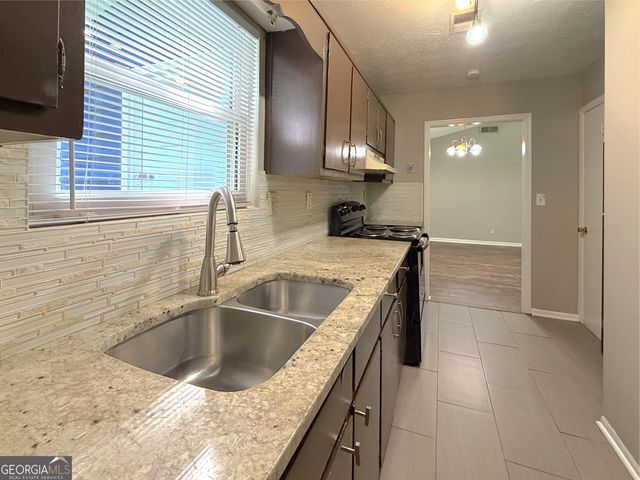 813 Post Oak Circle, Lawrenceville, GA 30046