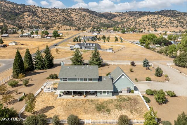 27450 Harness Drive, Tehachapi, CA 93561