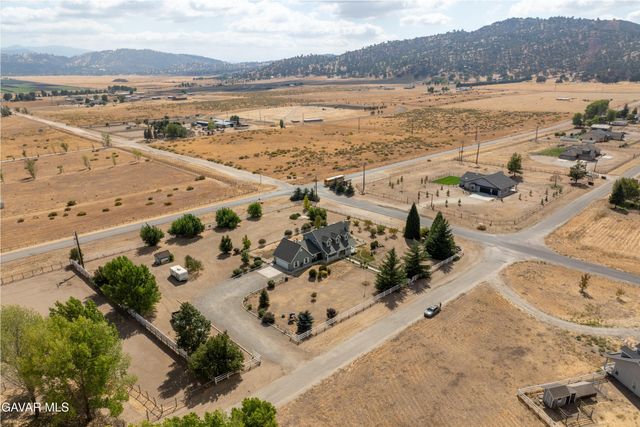 27450 Harness Drive, Tehachapi, CA 93561