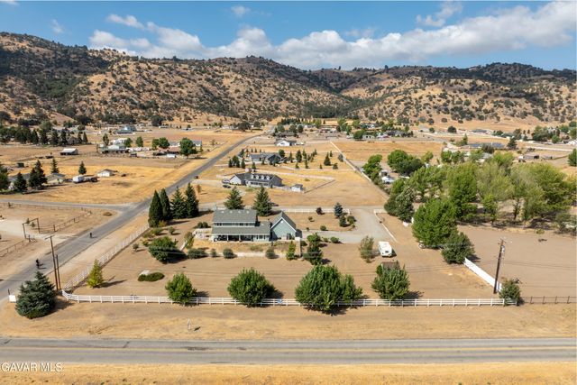 27450 Harness Drive, Tehachapi, CA 93561