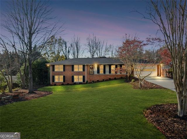 2667 FONTAINEBLEAU Drive, Dunwoody, GA 30360