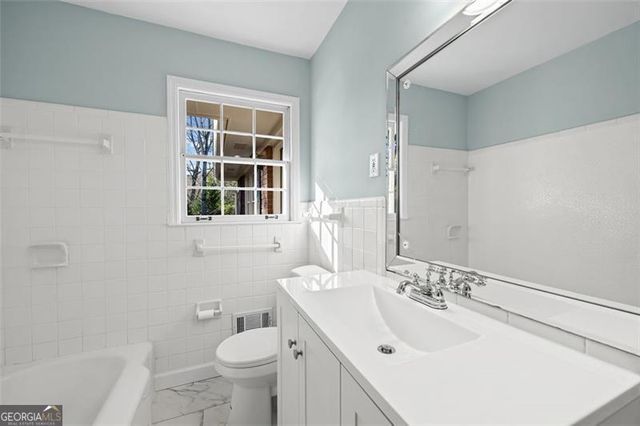 2667 FONTAINEBLEAU Drive, Dunwoody, GA 30360