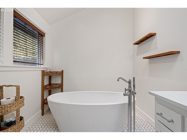 3368 BENTLEY Ave, Eugene, OR 97405