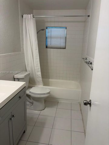 15 NE 13th St B, Fort Lauderdale, FL 33304