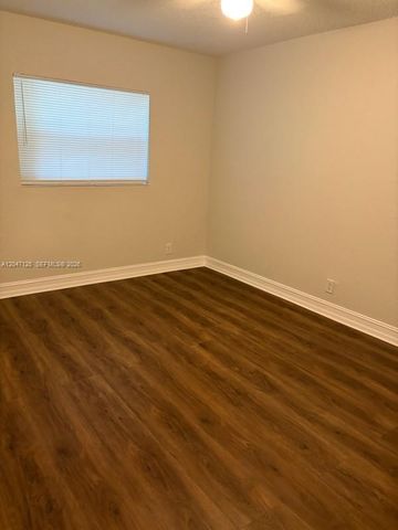 15 NE 13th St B, Fort Lauderdale, FL 33304
