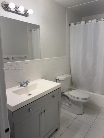 15 NE 13th St B, Fort Lauderdale, FL 33304