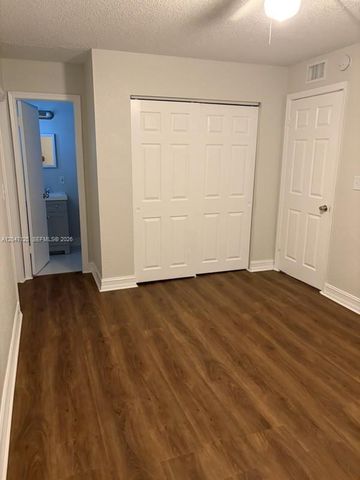 15 NE 13th St B, Fort Lauderdale, FL 33304