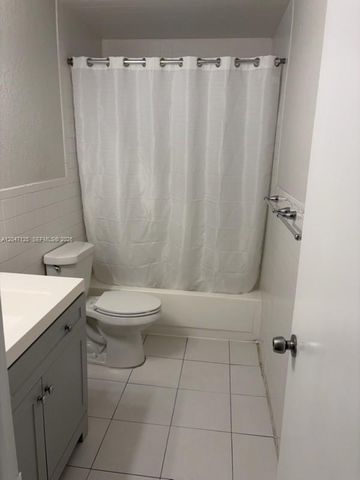 15 NE 13th St B, Fort Lauderdale, FL 33304