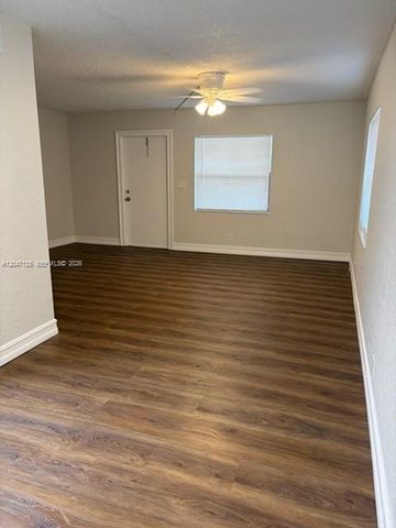 15 NE 13th St B, Fort Lauderdale, FL 33304