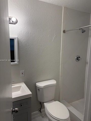 15 NE 13th St B, Fort Lauderdale, FL 33304