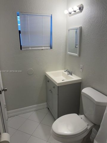 15 NE 13th St B, Fort Lauderdale, FL 33304