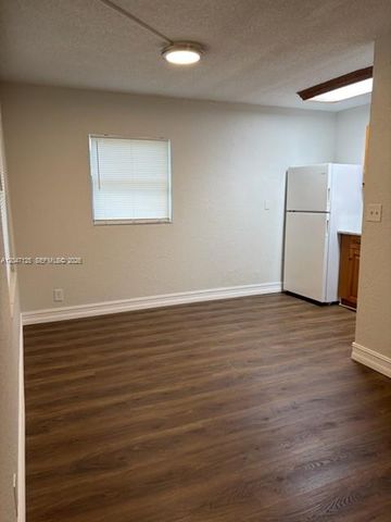 15 NE 13th St B, Fort Lauderdale, FL 33304