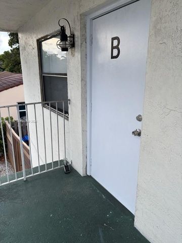 15 NE 13th St B, Fort Lauderdale, FL 33304