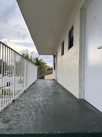 15 NE 13th St B, Fort Lauderdale, FL 33304