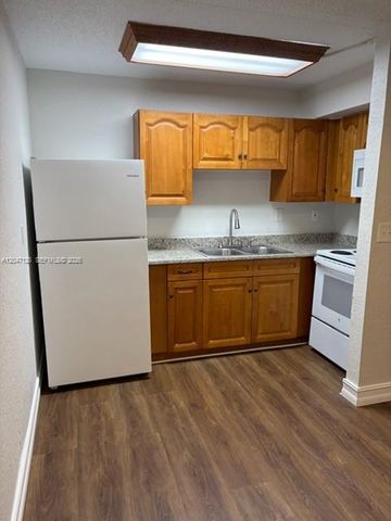 15 NE 13th St B, Fort Lauderdale, FL 33304
