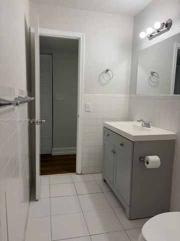 15 NE 13th St B, Fort Lauderdale, FL 33304