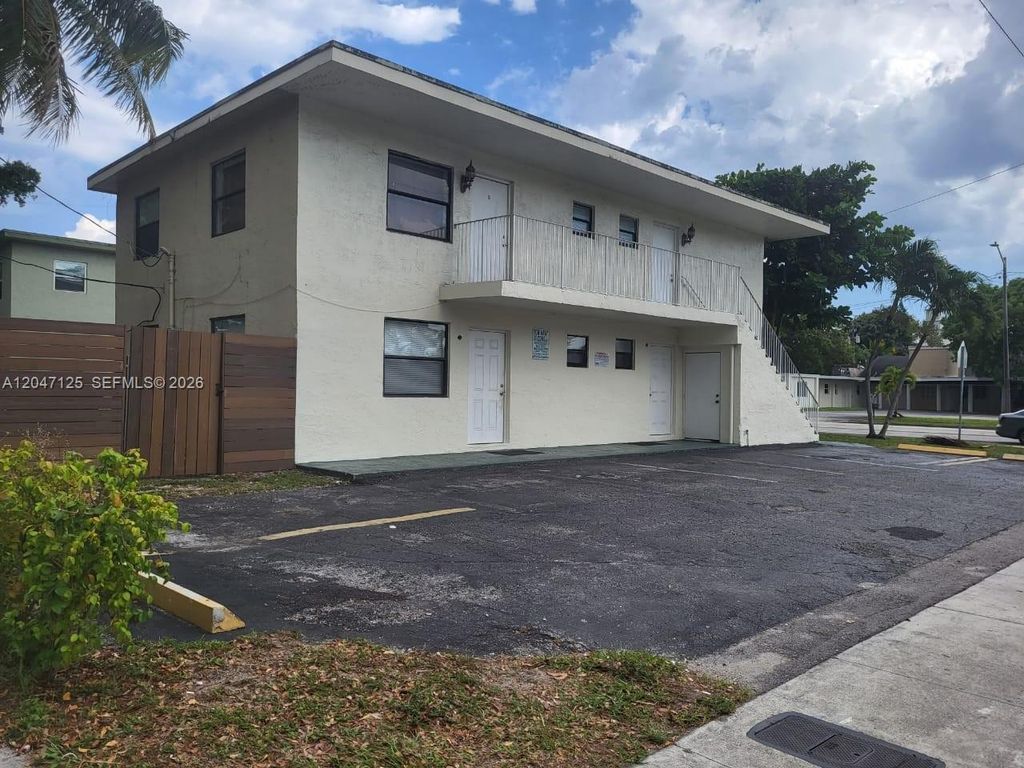 15 NE 13th St B, Fort Lauderdale, FL 33304