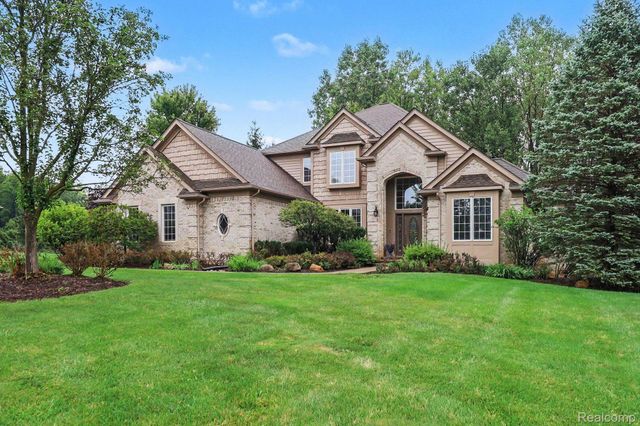 4875 Green Meadow Lane, Oakland Charter Township, MI 48306