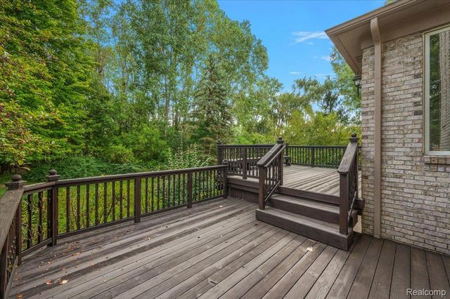 4875 Green Meadow Lane, Oakland Charter Township, MI 48306
