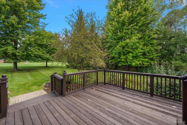 4875 Green Meadow Lane, Oakland Charter Township, MI 48306
