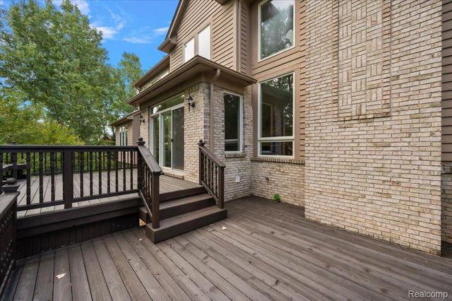4875 Green Meadow Lane, Oakland Charter Township, MI 48306
