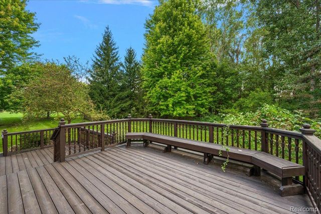 4875 Green Meadow Lane, Oakland Charter Township, MI 48306