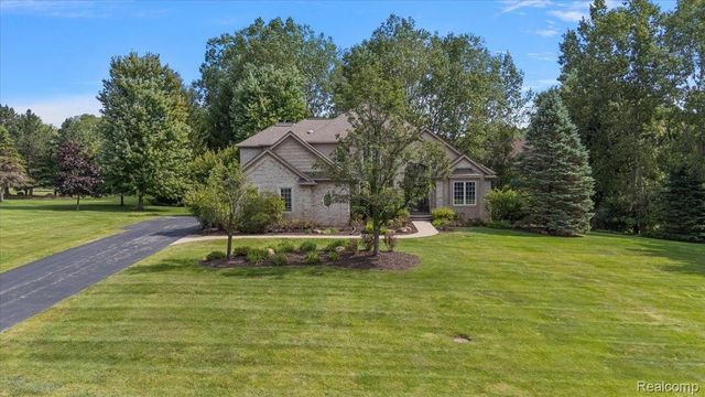 4875 Green Meadow Lane, Oakland Charter Township, MI 48306