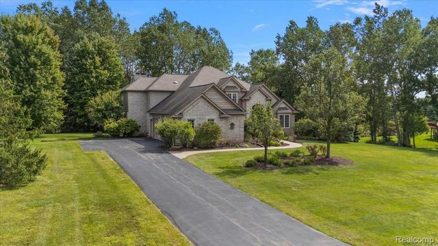 4875 Green Meadow Lane, Oakland Charter Township, MI 48306