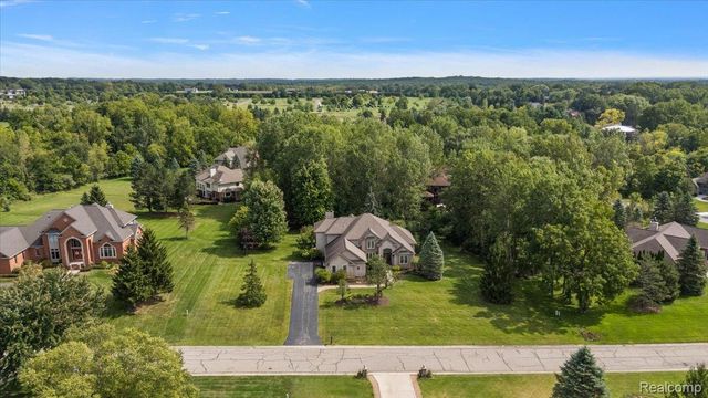 4875 Green Meadow Lane, Oakland Charter Township, MI 48306