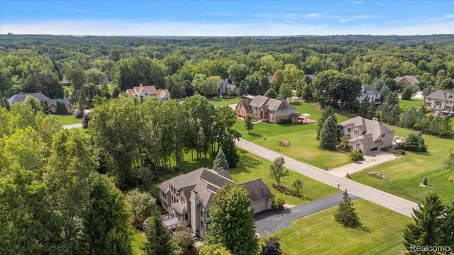 4875 Green Meadow Lane, Oakland Charter Township, MI 48306
