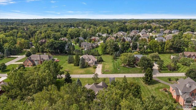 4875 Green Meadow Lane, Oakland Charter Township, MI 48306
