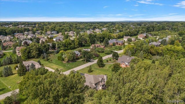 4875 Green Meadow Lane, Oakland Charter Township, MI 48306