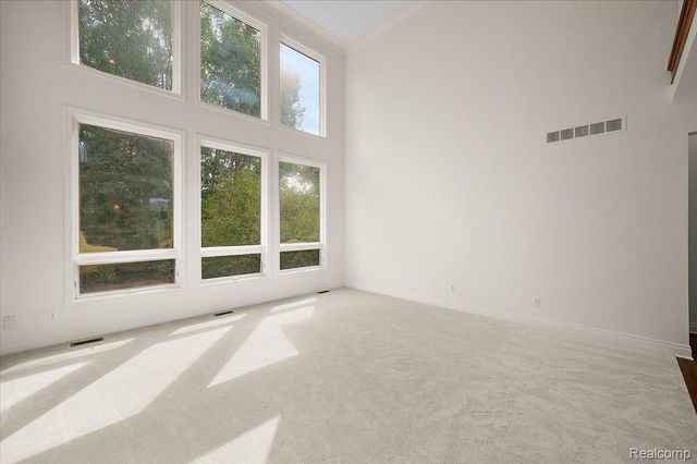 4875 Green Meadow Lane, Oakland Charter Township, MI 48306