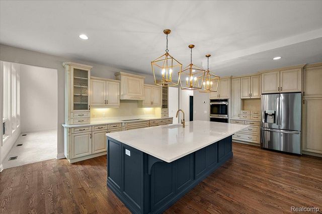 4875 Green Meadow Lane, Oakland Charter Township, MI 48306