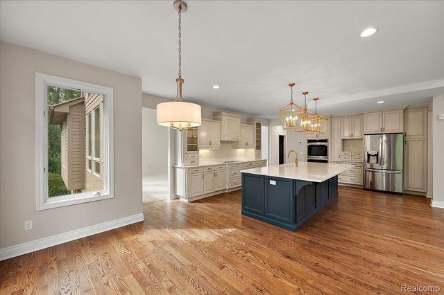 4875 Green Meadow Lane, Oakland Charter Township, MI 48306