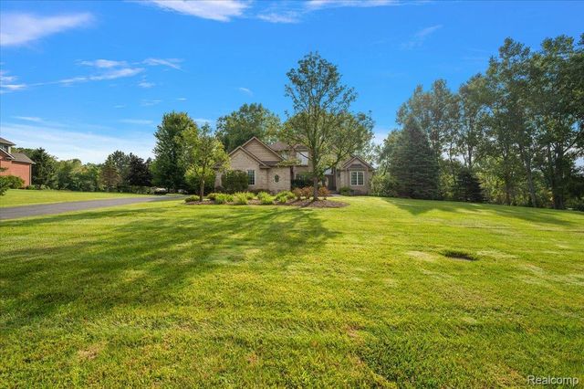 4875 Green Meadow Lane, Oakland Charter Township, MI 48306