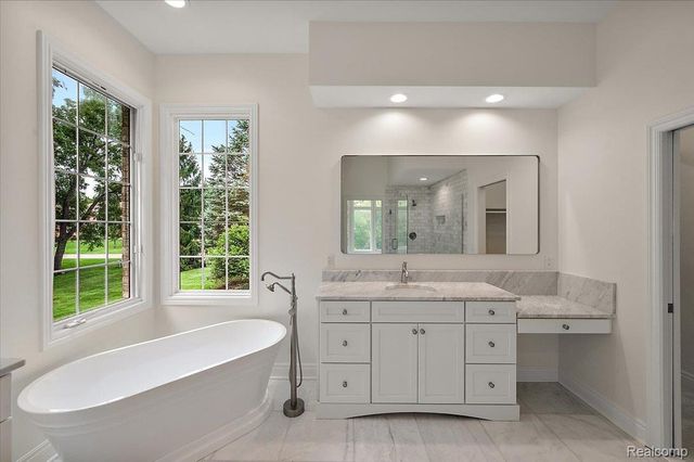 4875 Green Meadow Lane, Oakland Charter Township, MI 48306