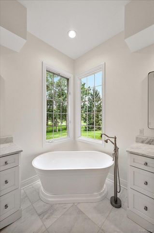 4875 Green Meadow Lane, Oakland Charter Township, MI 48306