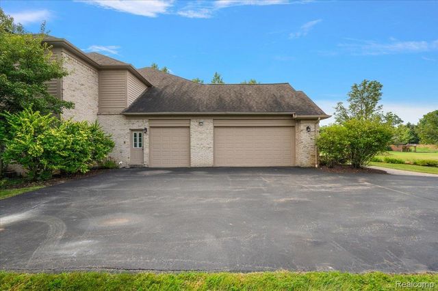 4875 Green Meadow Lane, Oakland Charter Township, MI 48306