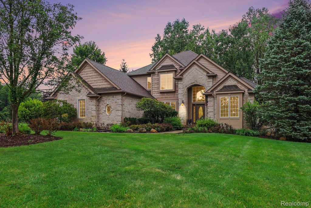 4875 Green Meadow Lane, Oakland Charter Township, MI 48306