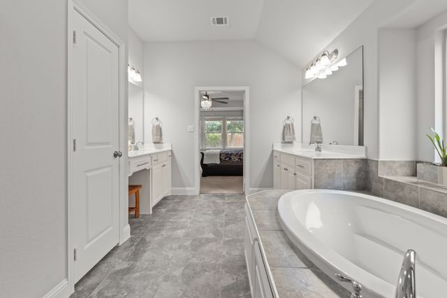 9621 Rosina Trail, Fort Worth, TX 76126