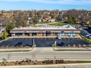 2232 E Grand Avenue, Lindenhurst, IL 60046