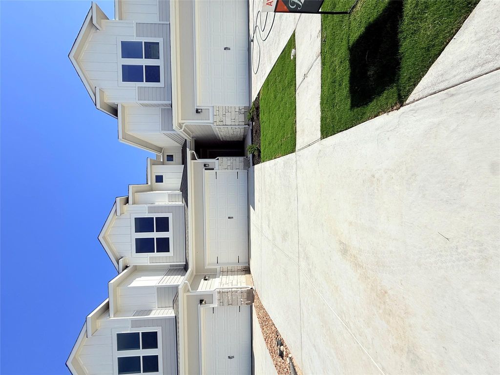 2033 Cora Ivy LN, Round Rock, TX 78665