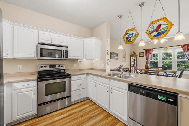 1724 New Port Vista DRIVE, Grafton, WI 53024