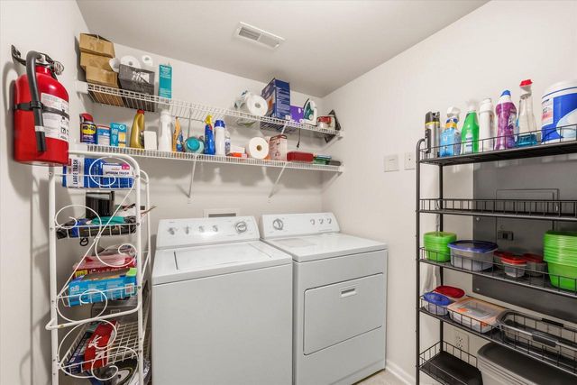1724 New Port Vista DRIVE, Grafton, WI 53024