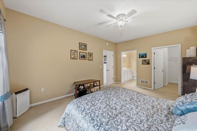 1724 New Port Vista DRIVE, Grafton, WI 53024