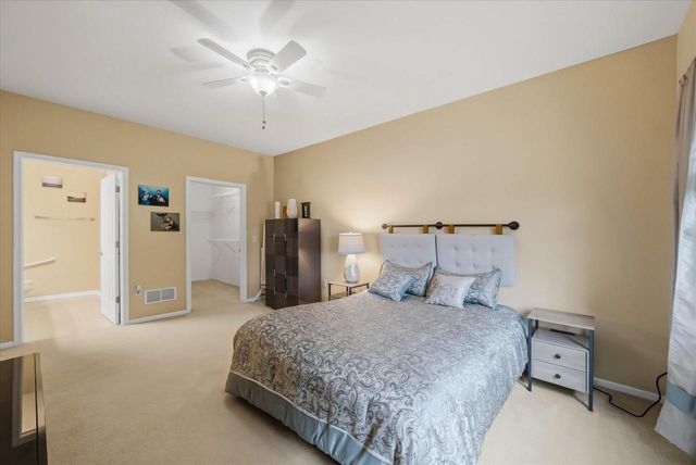 1724 New Port Vista DRIVE, Grafton, WI 53024
