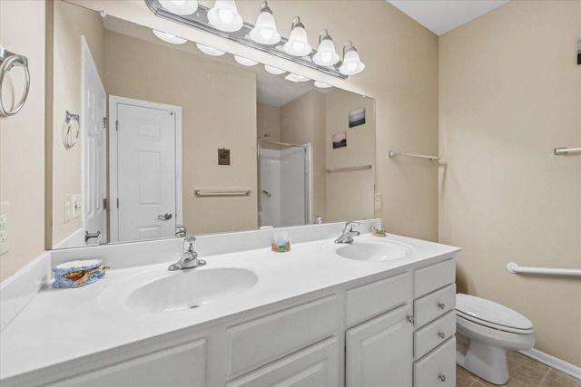 1724 New Port Vista DRIVE, Grafton, WI 53024