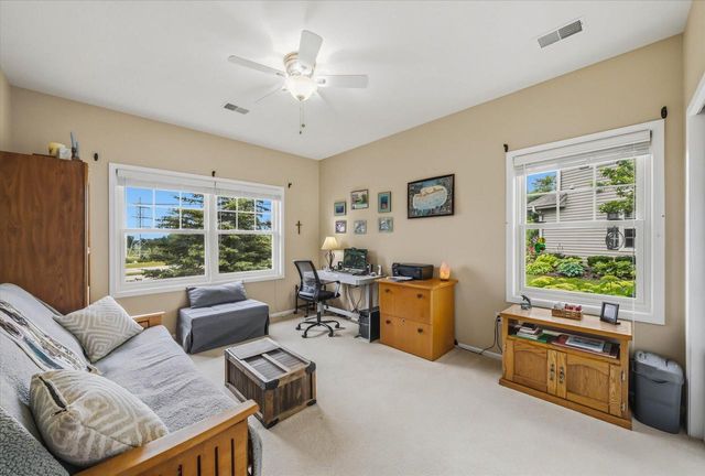 1724 New Port Vista DRIVE, Grafton, WI 53024